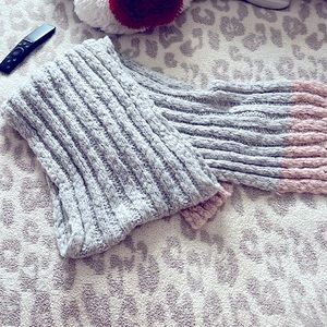 Hollister Gray/Pink scarf